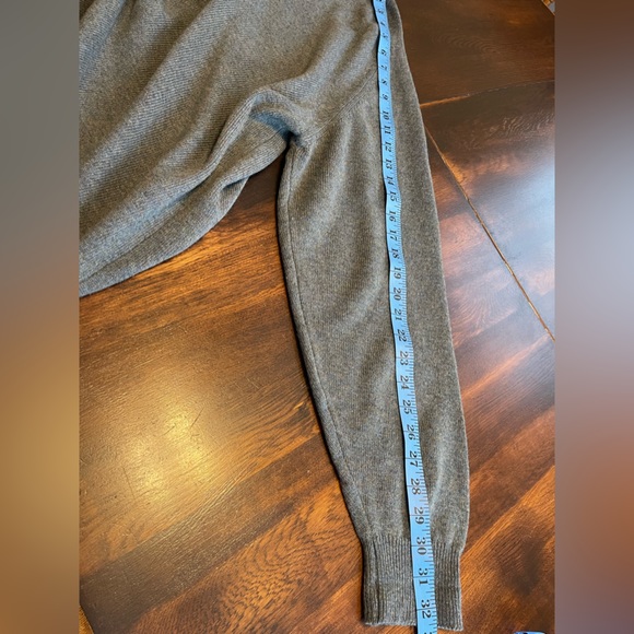 LL Bean Vintage 100% Wool Sweater Mens XL Gray Speckled V-Neck Made In Scotland - Picture 10 of 14